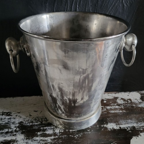 Sur table champagne bucket - table,