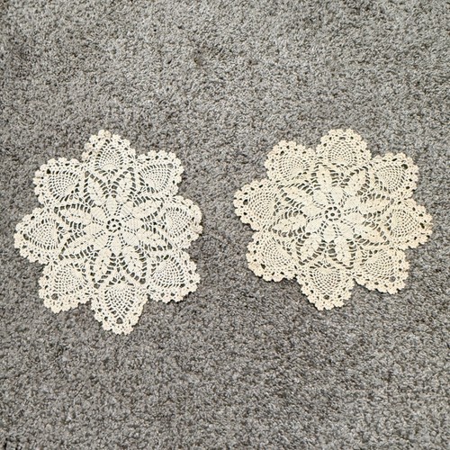 Vintage hand crocheted lace - hand,