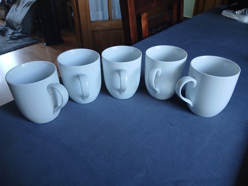 White basic mugs in - x,
