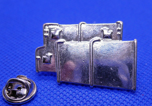 Pin badge warner bros - badge,