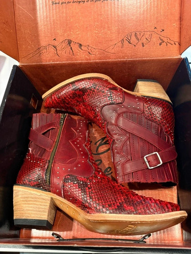 Freebird red python - 9, heels