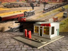 Vintage Triang Hornby 00 buildings ESSO garage