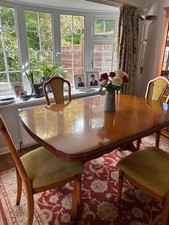Yew Dining Table and Chairs Set