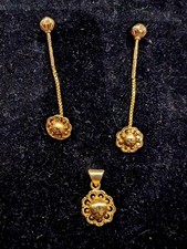 22 CT Gold Very Unusual Earrings & Pendant Set, 5.85 grams of solid yellow gold.