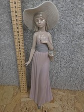 Nao by Lladro, Young Girl With