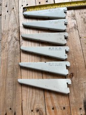6No Spur shelf brackets for twin slot systems