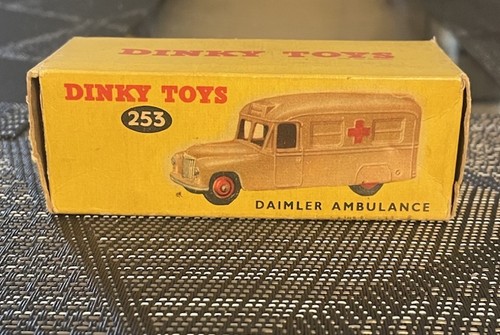Dinky toys 253 daimler - toys,