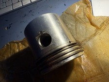 TRIUMPH TRW PISTONS  STD x 2