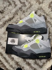 Jordan 4 Retro SE Mid Neon 95