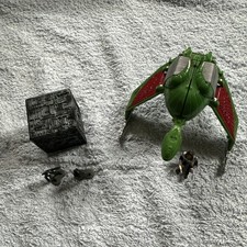 Star Trek Borg Cube & 2 Men