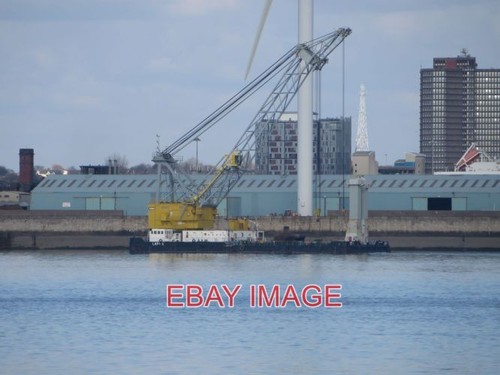 Photo crane barge - crane, on