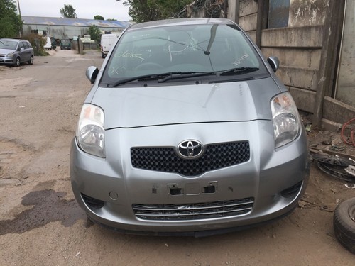 Toyota yaris semi - yaris,
