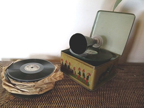 Antique pigmyphone - antique, "pigmyphone"