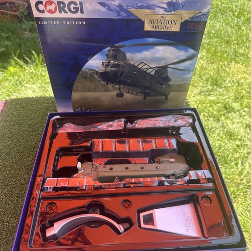 Corgi boeing vertol - corgi, chinook