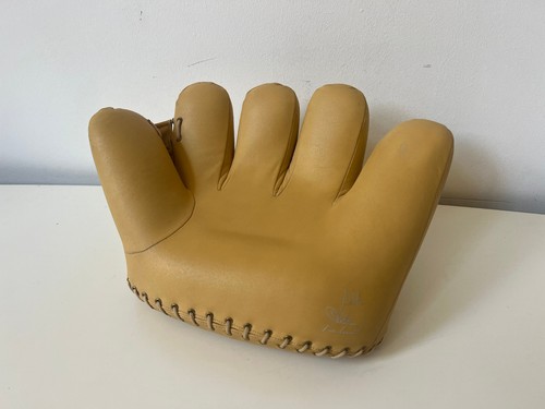 Vitra miniature baseball glove - vitra,