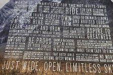 Specialized Mountain Bike 28” x 20” Women’s Cycling Manifesto