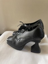 GOTH PLATFORM SHOES –