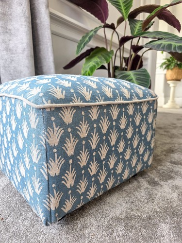 Footstool pouffe ottoman - pouffe,