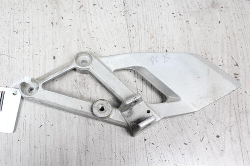 Footrest retaining plate front - footrest,