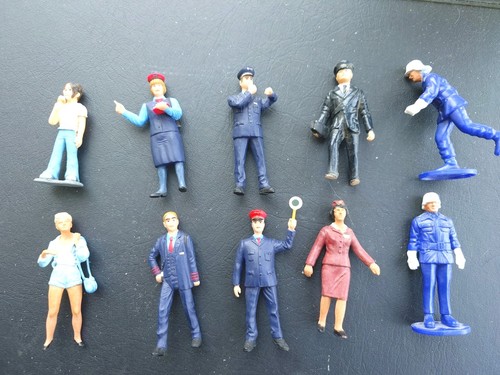 Gauge standing figures - g, x10
