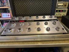 T C ELECTRONIC G-SYSTEM GUITAR MULTI-EFFECTS in THON FLIGHT CASE