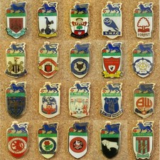 1998 Barclays FA Premier League Official Metal Football Pin Badge  Various Teams