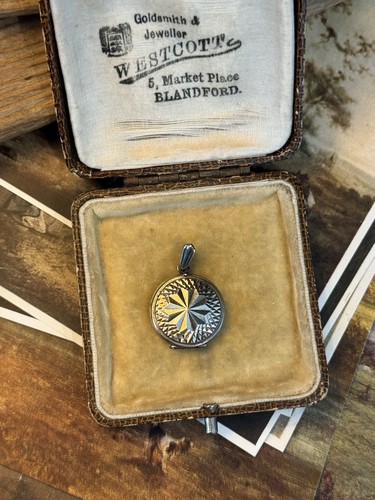 Vintage locket pendant - locket,
