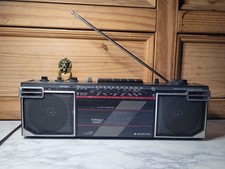 Vintage Sanyo M7020L Radio