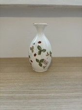 SMALL WEDGWOOD WILD STRAWBERRY BUD VASE BONE CHINA 