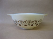 Vintage Pyrex Mixing Bowl