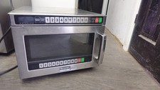 Sharp R1900M Microwave Oven