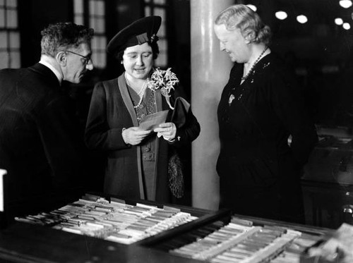Queen elizabeth handles post - queen,