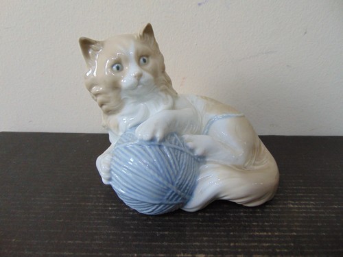 Nao lladro 0257 cat with - by, a