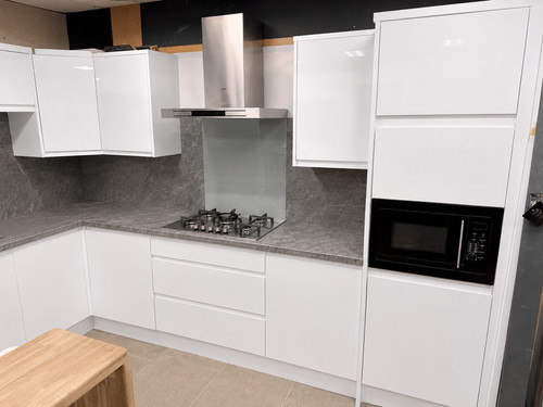 Handleless gloss white - gloss, j