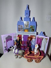 Frozen 2 Fold And Go Arendelle Castle portable playset Anna Elsa Kristoff Sven 