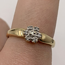 Diamond  Ring 9ct Gold Daisy