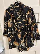 black and gold chain print