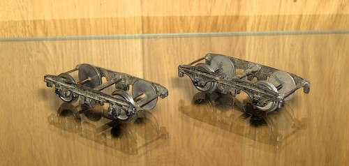 Two white metal - 'oo',