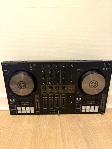 Native instrument traktor - instrument,
