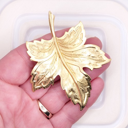 Large autumn leaf - large,