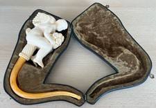 MEERSCHAUM PIPE, SEATED CUPID, IN ITS ORIGINAL FITTED BAIZE LINED CASE - ND004