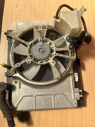 Toyota yaris radiator - toyota,