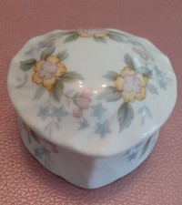 Vintage A Division Of Royal