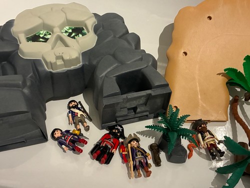 Playmobil pirate island - playmobil,