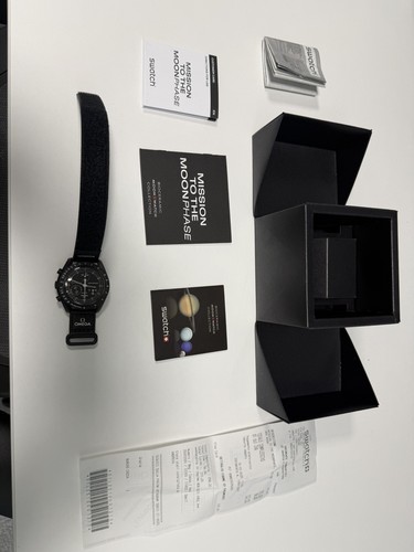 Omega moonswatch snoopy - omega,
