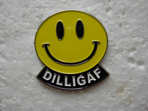 Face pin badge dilligaf - pin, badge.