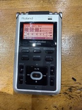 Roland R–05 Digital field Recorder, with 8GB Sd Card and accessories ￼
