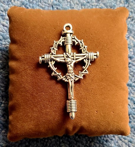 Crucifix cross cottvott - crucifix, crown