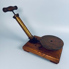 ANTIQUE VACUUM PUMP EARLY 20TH CENTURY BRASS & WOODEN SCIENTIFIC EQUIPMENT