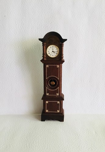 Dolls house scale working - house, 1:12